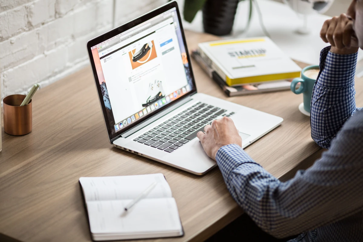Desk Gadget Review: Productivity, Ergonomics, Cable Control and Daily Workflow
